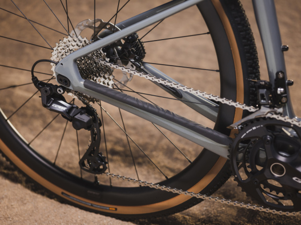 detail GIANT Revolt Advanced 0
