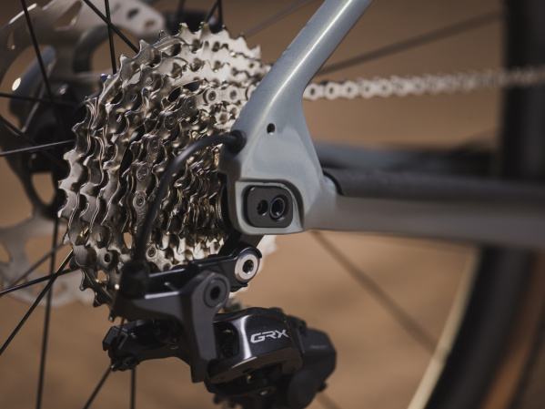 detail GIANT Revolt Advanced 0