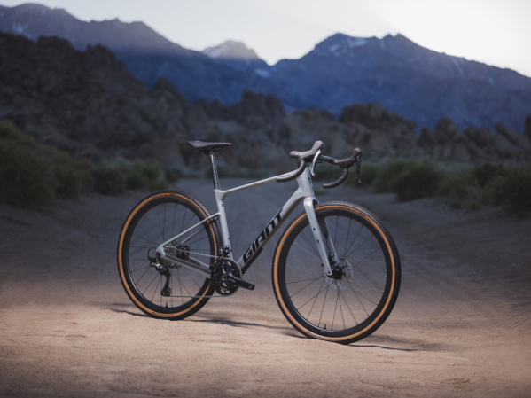 detail GIANT Revolt Advanced 0