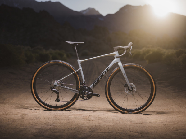 detail GIANT Revolt Advanced 0