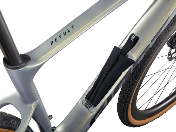 detail GIANT Revolt Advanced 0