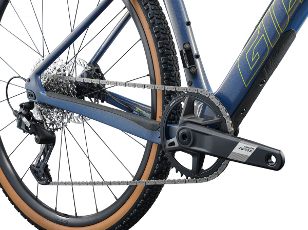 detail Giant Revolt Advanced 1