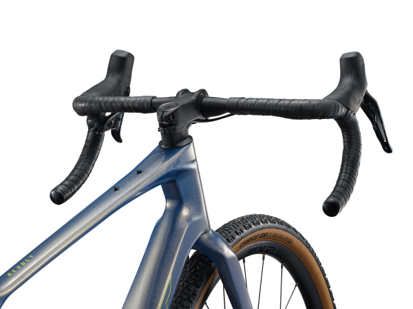 detail Giant Revolt Advanced 1