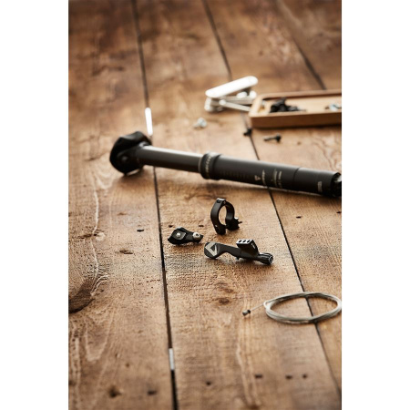 detail GIANT CONTACT SWITCH AT SEATPOST