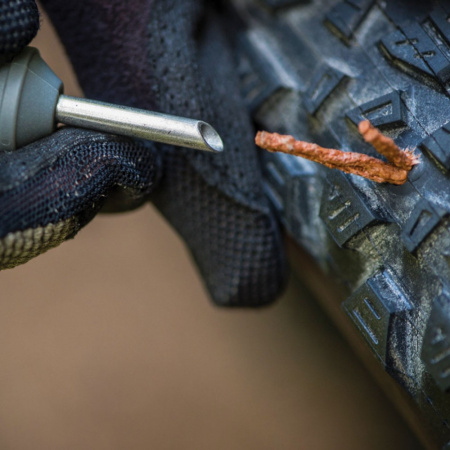detail Blackburn Plugger tubeless tire repair kit