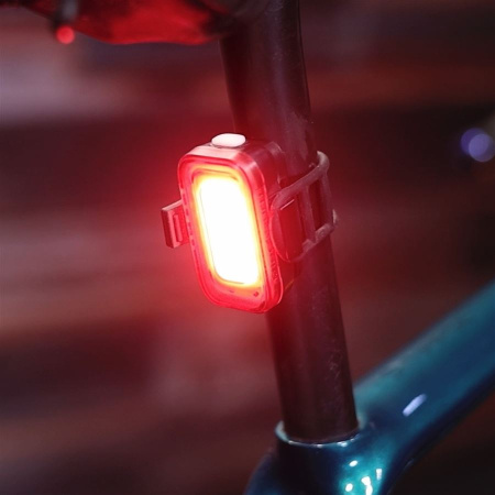 detail BLACKBURN Dayblazer 550 + Grid Rear (Set) USB-C