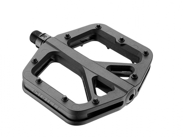 detail Giant Pinner Comp Flat Pedals